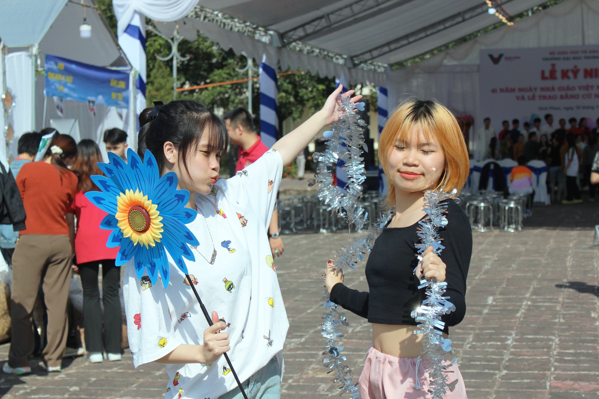Sinh viên Truyền thông tạo nhiều dấu ấn trong cuộc thi thiết kế trại do trường Đại học Trưng Vương tổ chức cùng chuỗi hoạt động kỷ niệm Ngày nhà giáo Việt Nam 20/11_2