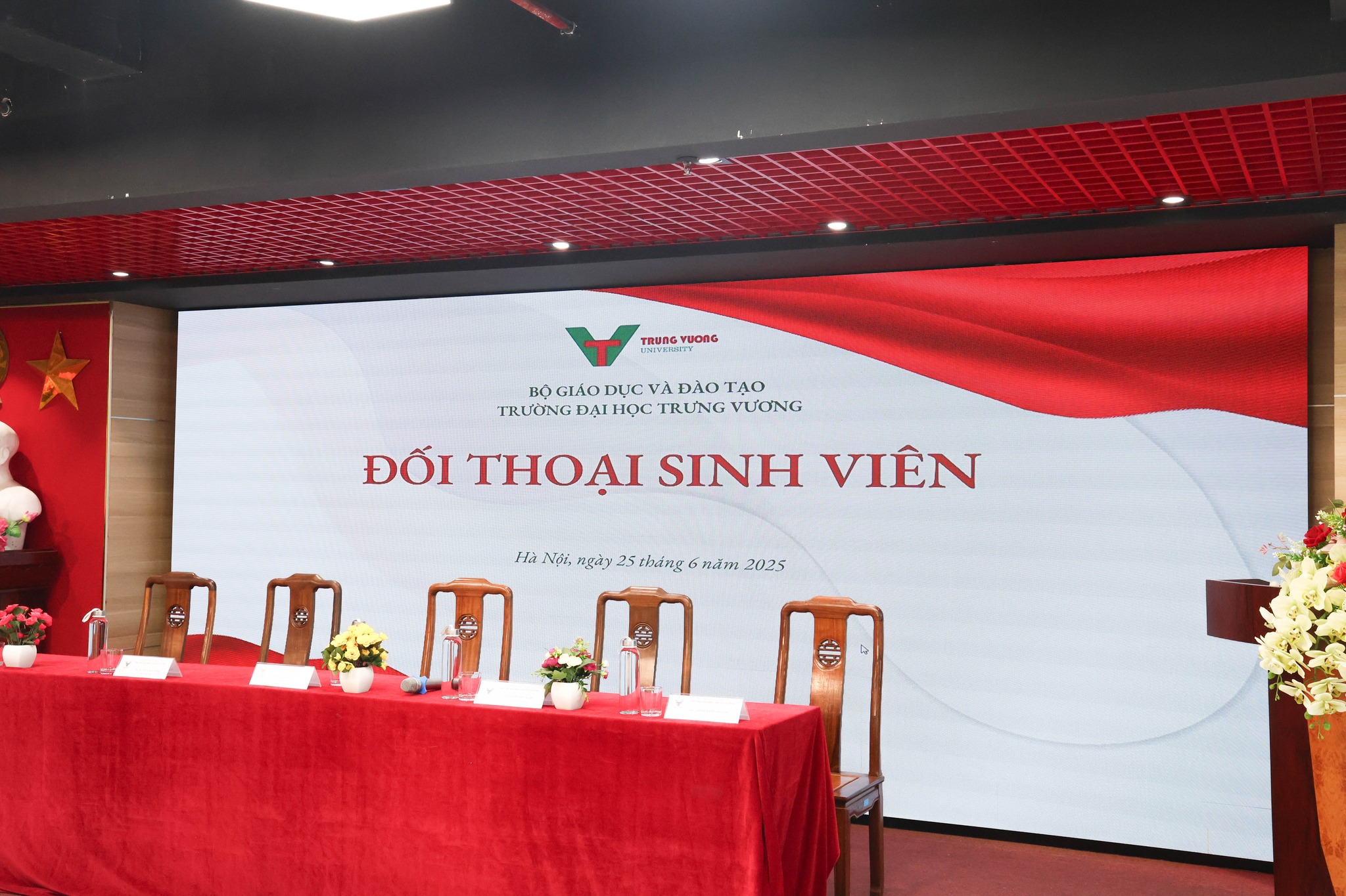 SỰ KIỆN ĐỐI THOẠI SINH VIÊN TVU 2025 – KHÔNG GIAN CỦA LẮNG NGHE, THẤU HIỂU VÀ ĐỒNG HÀNH