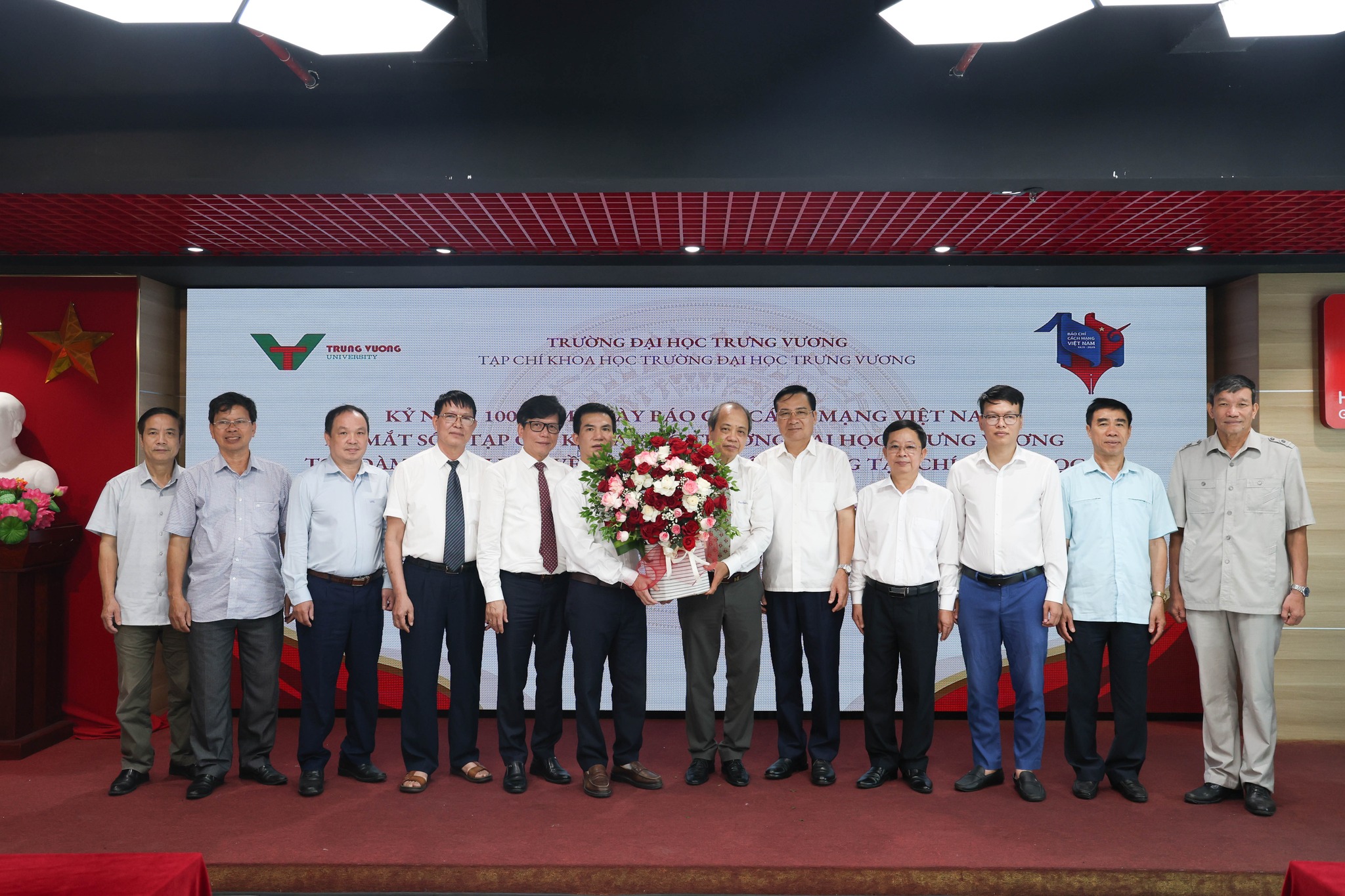 TRƯỜNG ĐẠI HỌC TRƯNG VƯƠNG TỔ CHỨC KỶ NIỆM 100 NĂM NGÀY BÁO CHÍ CÁCH MẠNG VIỆT NAM VÀ RA MẮT TẠP CHÍ KHOA HỌC SỐ ĐẦU TIÊN