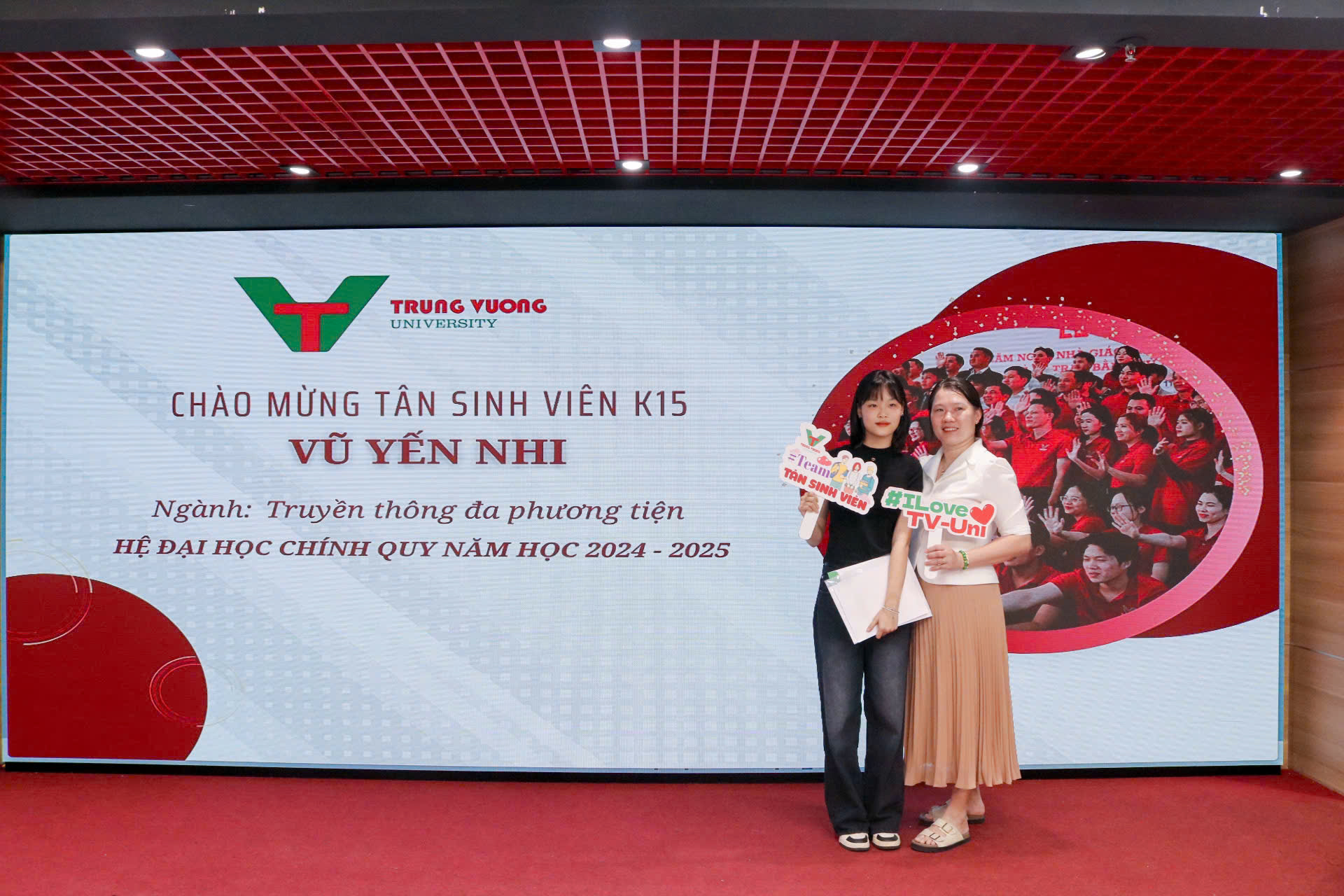 Đại học Trưng Vương tổ chức hoạt động chào đón tân sinh viên đại học chính quy khóa 15